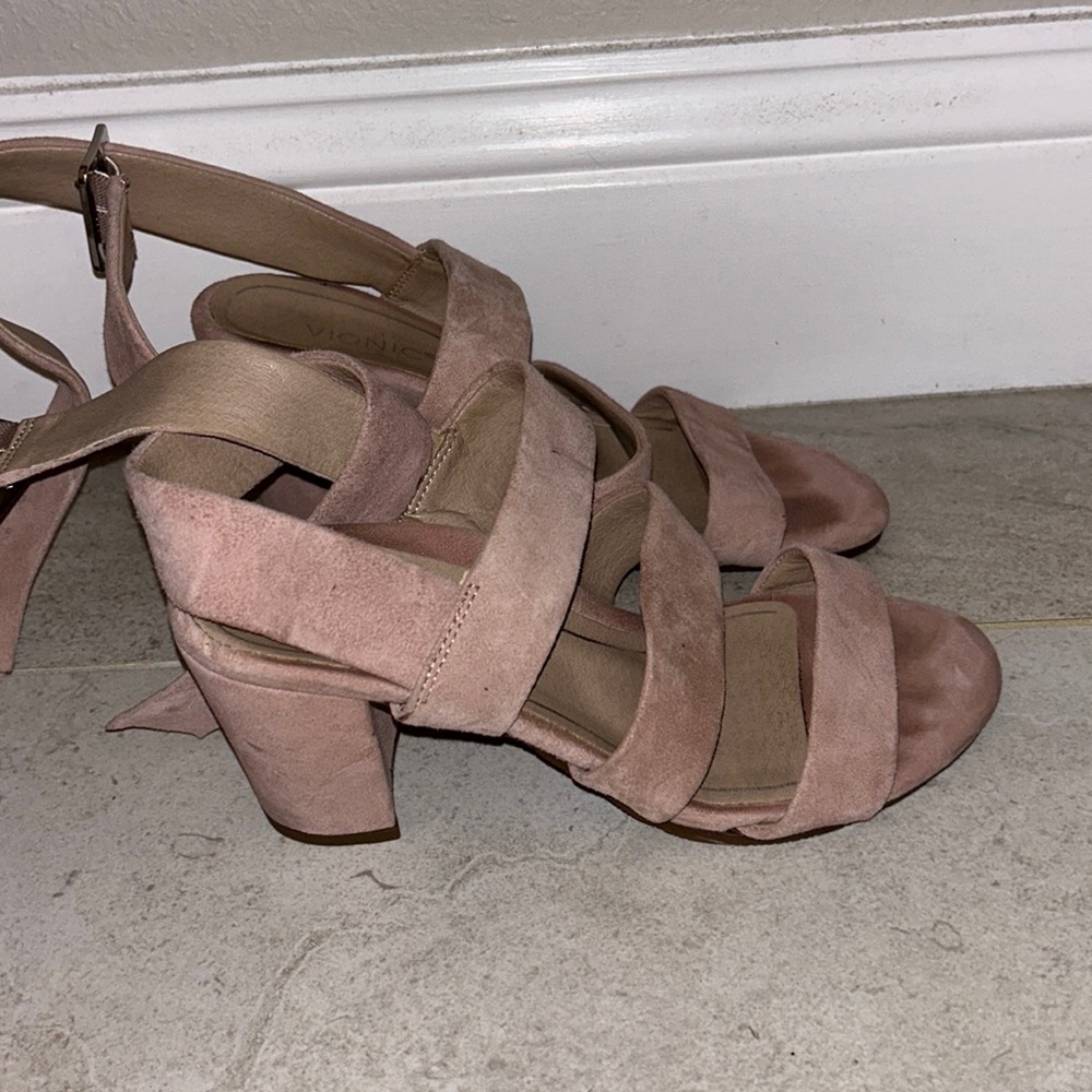 Vionic blush heels